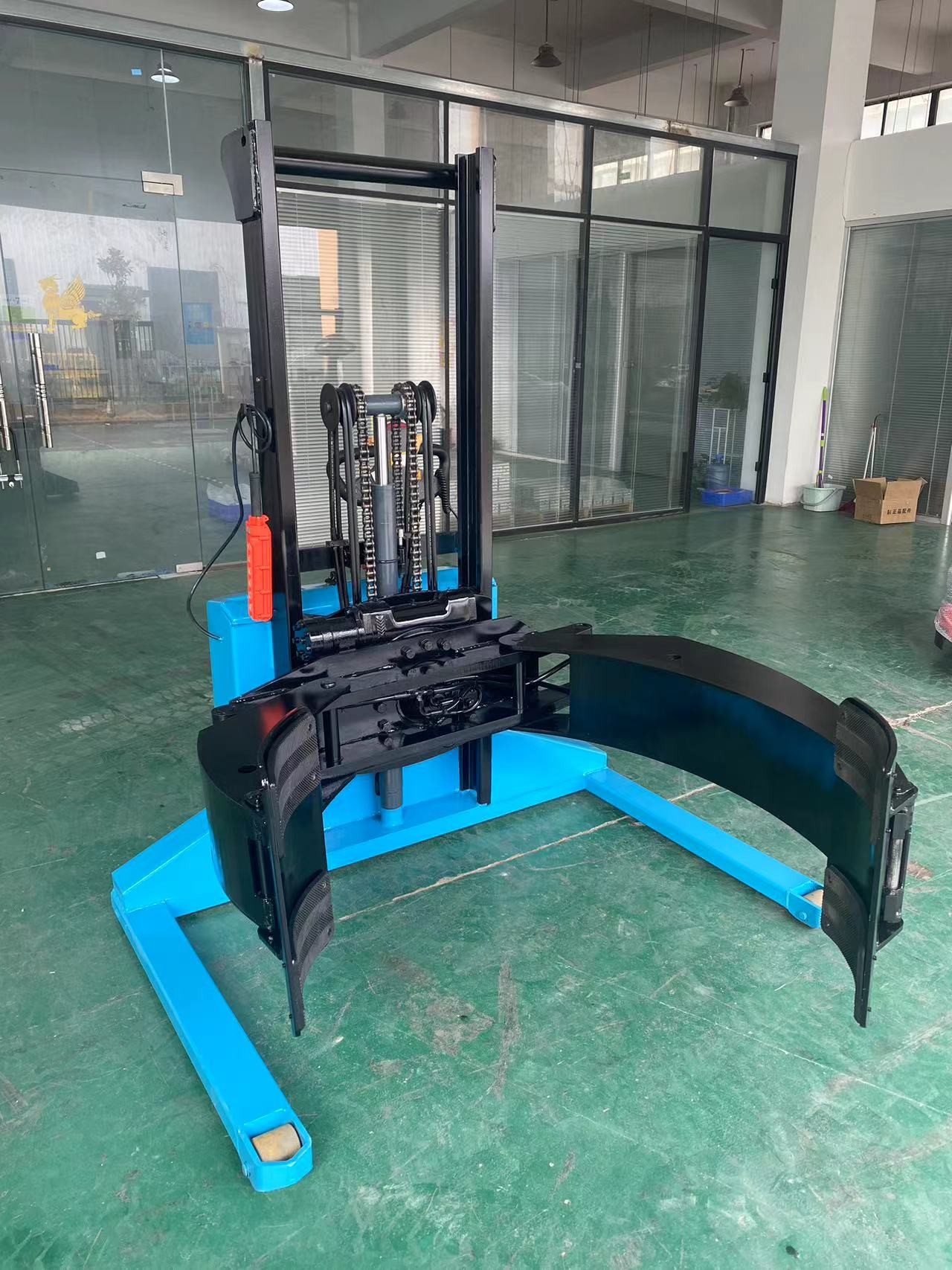 New 500-1500 Kg Load Capacity Electric Pallet Lift Stacker Electric Stacker With Paper Roll Clamp