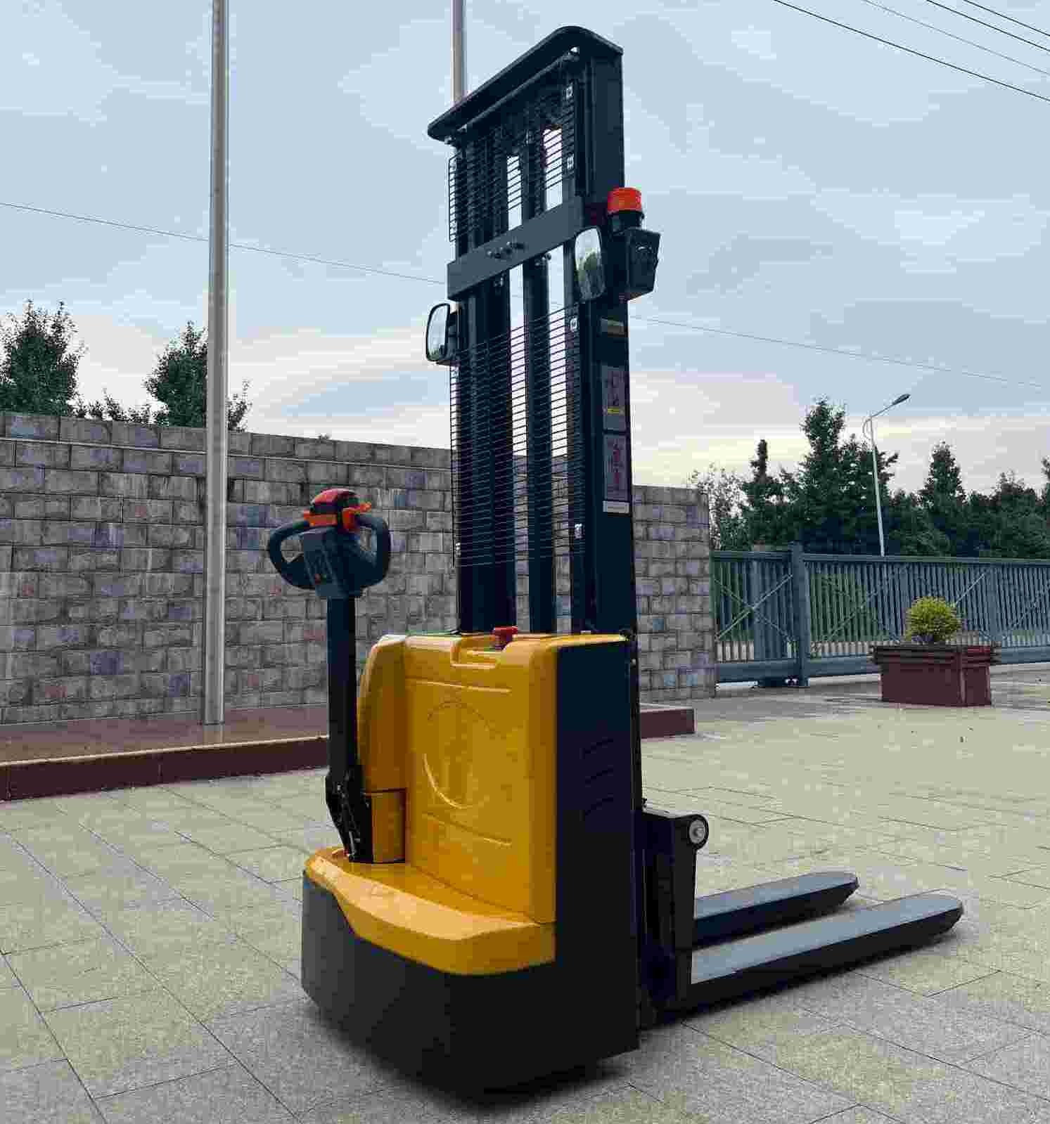 1.5t 1500kg Full Electric Walkie Stacker With 18 Months Warranty For Support Production Process